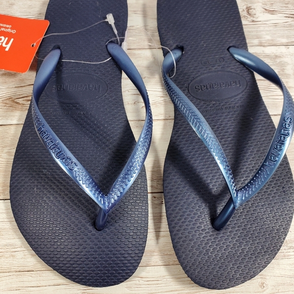 New Slim Flip Flop Classic Style Havaianas Size 7/8 W - Picture 2 of 6